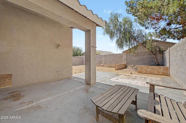 Building Photo - 8868 W Laurel Ln