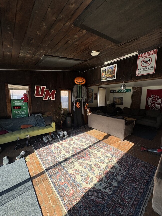 Building Photo - 109 Pelham Rd