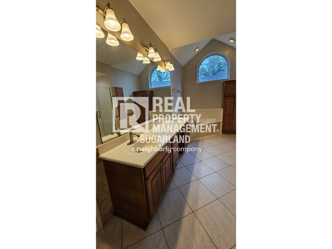 Building Photo - Elegant Living & Modern Comfort in Lexington Creek