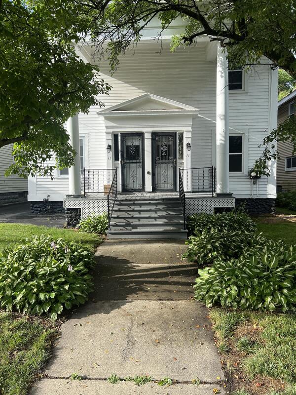 Primary Photo - 11 Lawn Ave