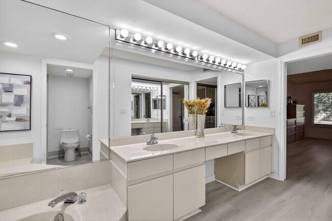 Building Photo - 15314 Strathearn Dr