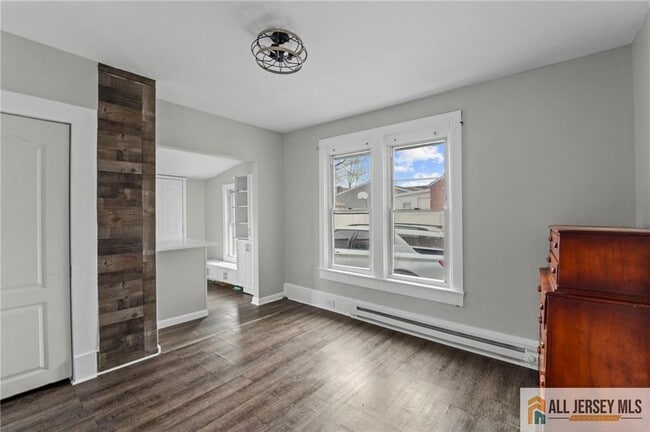 Building Photo - 56 Caroline Ave