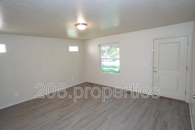 Building Photo - 201 W Lava Falls Dr