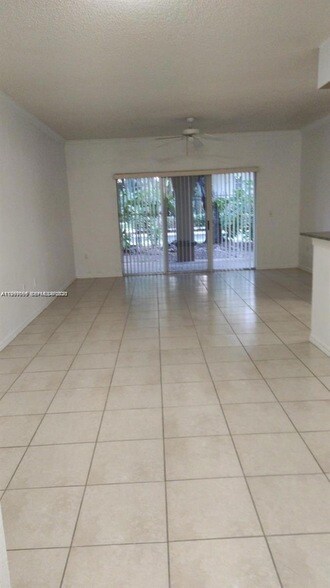 Building Photo - 2430 Centergate Dr