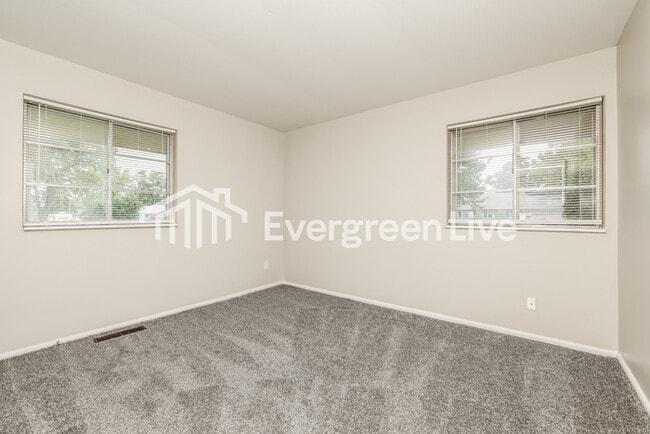 Building Photo - 340 Madora Ave