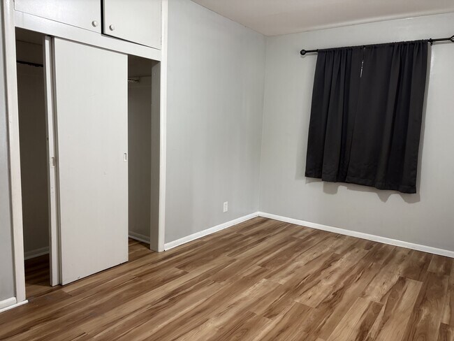 Building Photo - 1524 Waldman Ave