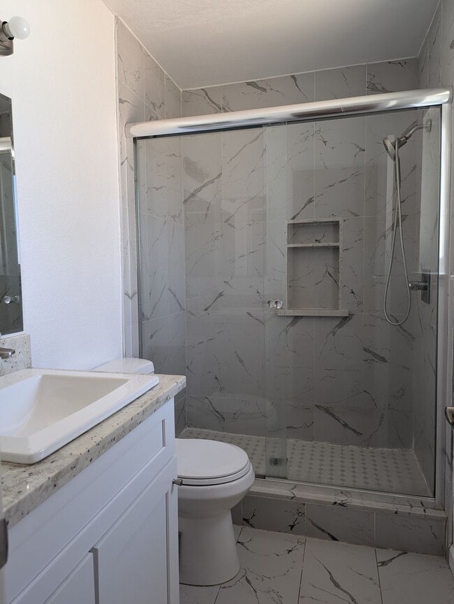 Building Photo - Spacious 3 Bedroom 2 Bath Home Available F...