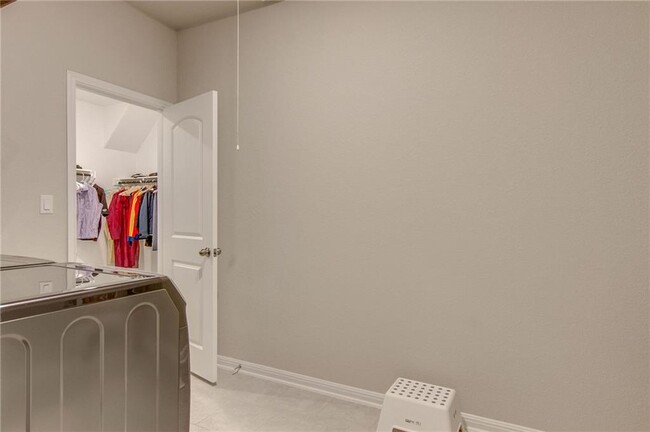 Building Photo - 2920 Coral Valley Dr