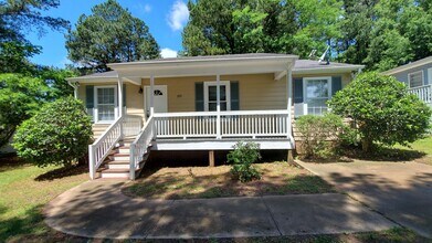 Building Photo - 305 N Hardee St