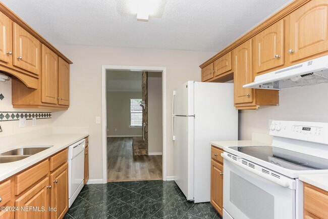 Building Photo - 533 Majestic Wood Dr