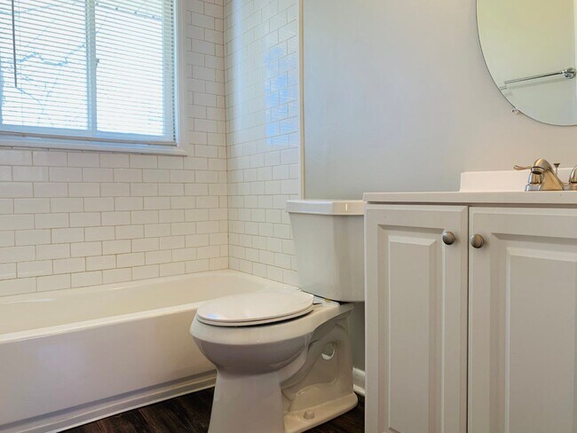 Building Photo - 6102 E Fayetteville Dr