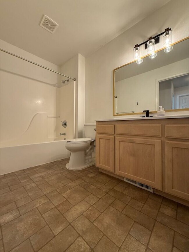 Building Photo - 577 Sunwood Dr NW