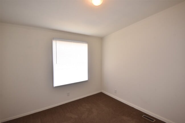 Building Photo - 10007 Elderberry Park Ln