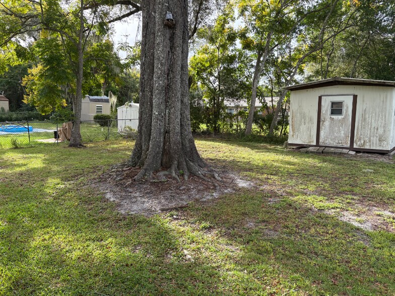 Building Photo - 240 W Gardenia Dr