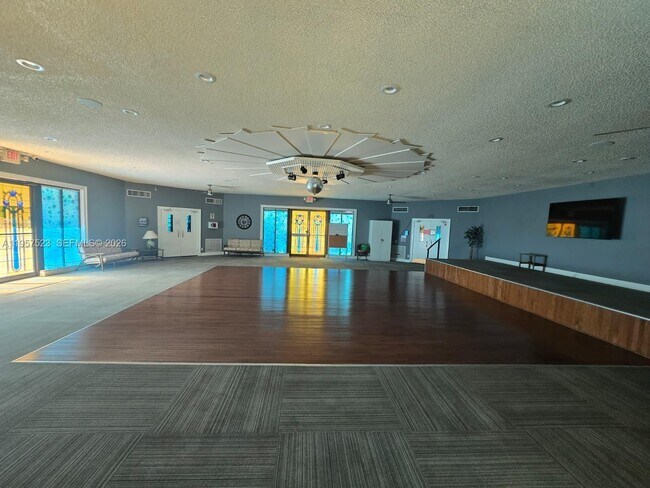 Building Photo - 5151 W Oakland Park Blvd