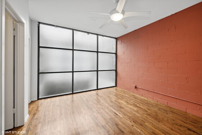 Building Photo - 2525 N Sheffield Ave