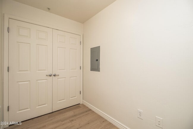 Building Photo - 5450 E Deer Valley Dr