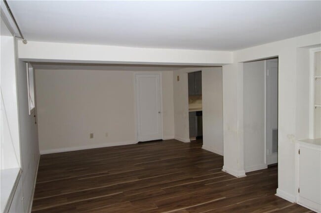 Building Photo - 2054 E Roxboro Rd NE