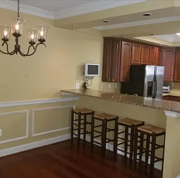 Building Photo - 37 S Ann St