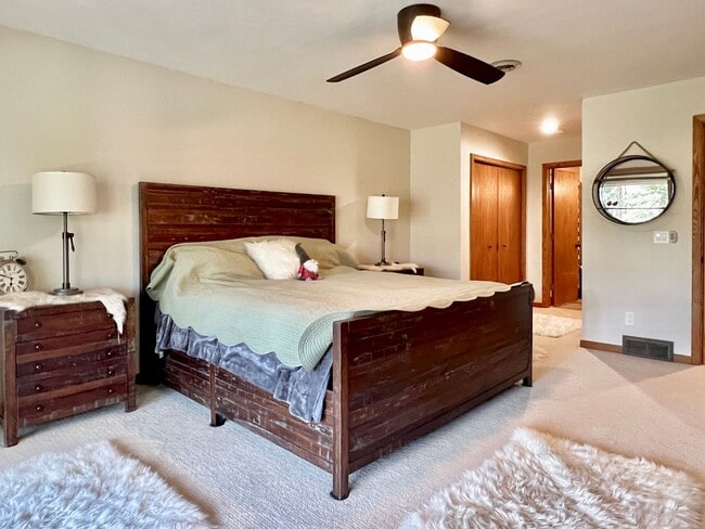 Building Photo - 6245 Summit Ct