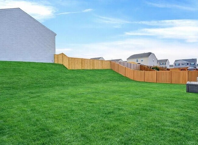 Building Photo - 462 Fenwick Dr