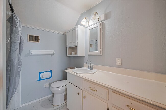 Building Photo - 13351 Oak Leaf Ln