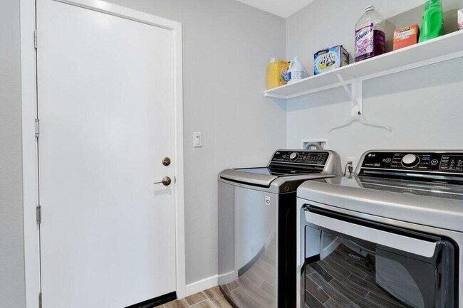 Building Photo - 12576 Sylvanus Dr
