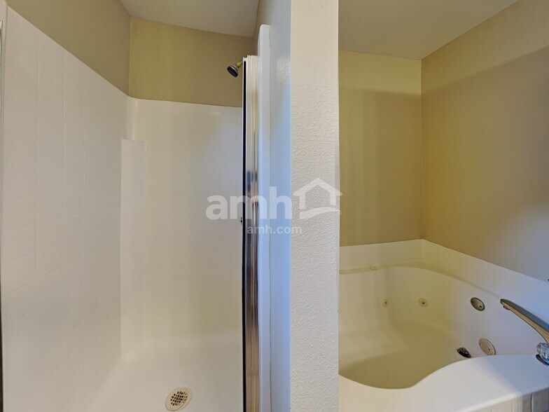 Building Photo - 7457 Kidwell Dr