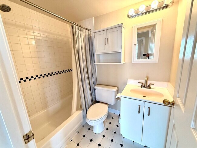 Building Photo - 534 Beacon St