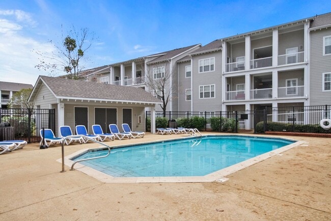 Building Photo - Nice 1 Bed 1 Bath at Capstone Quarters! Available Fall 2026!