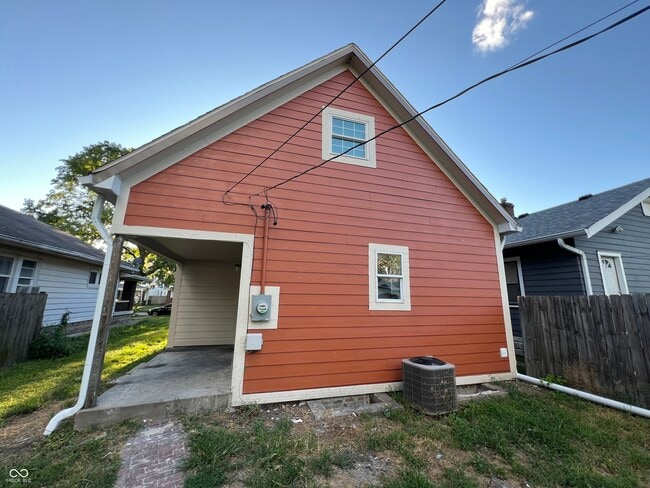Building Photo - 117 N Sheffield Ave
