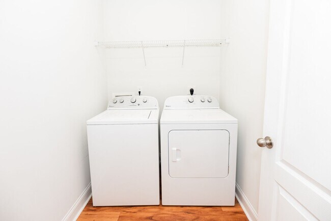 Building Photo - Amazing 4 bedrooms, 2.5 baths 2-story home in Clemmons w/ 2 car garage/fenced in backyard