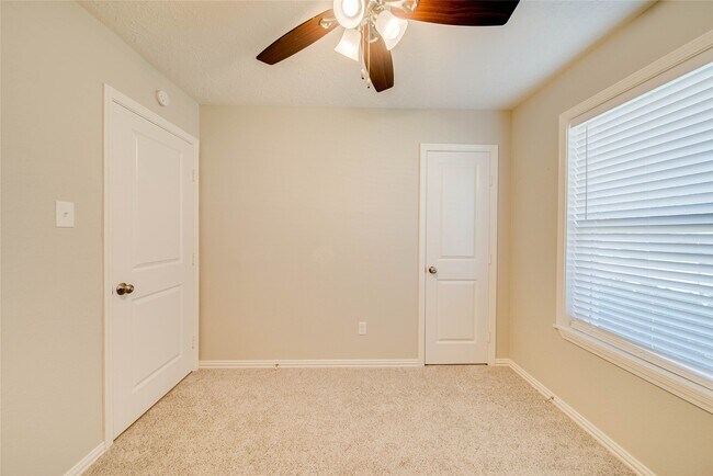 Building Photo - 702 Dixie Dr