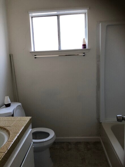 Building Photo - 2514 W Hemlock Ct