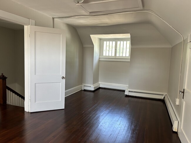 Building Photo - 1731 Valley Ave