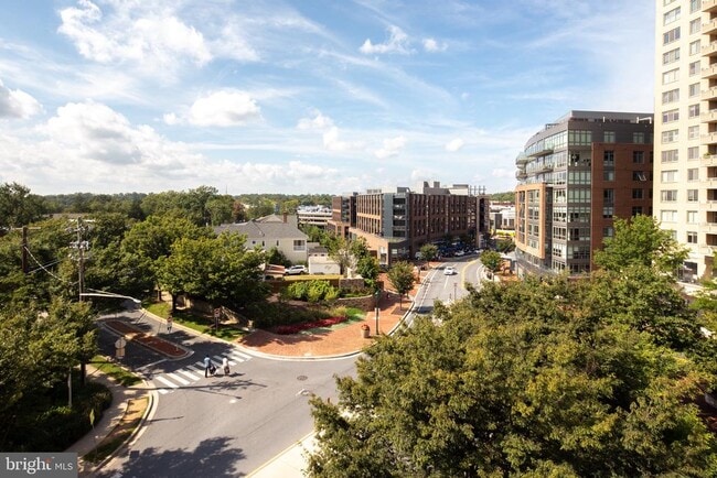 Building Photo - 7111 Woodmont Ave