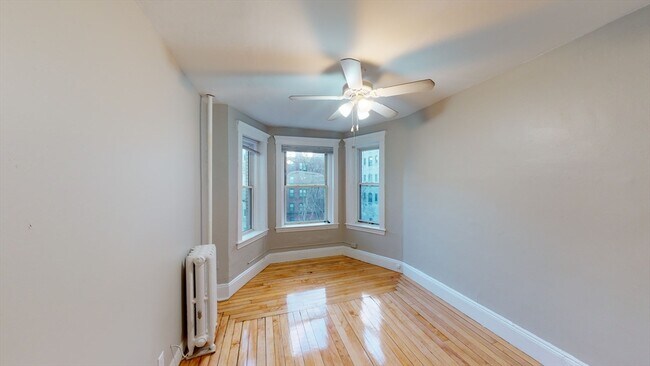 Building Photo - 65 Burbank St