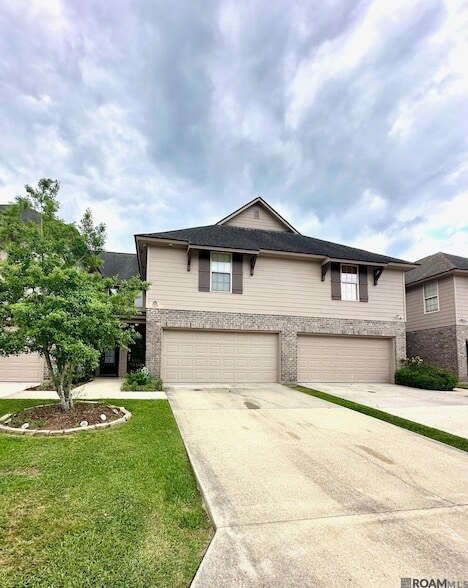 Building Photo - 18163 Pinehurst Dr