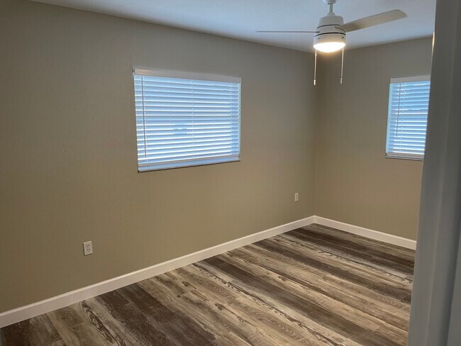 Building Photo - 8504 43rd Ave Dr W