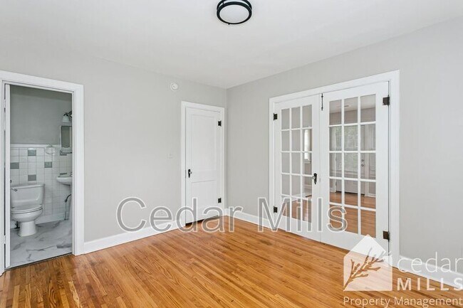 Building Photo - 405 N Hillside St