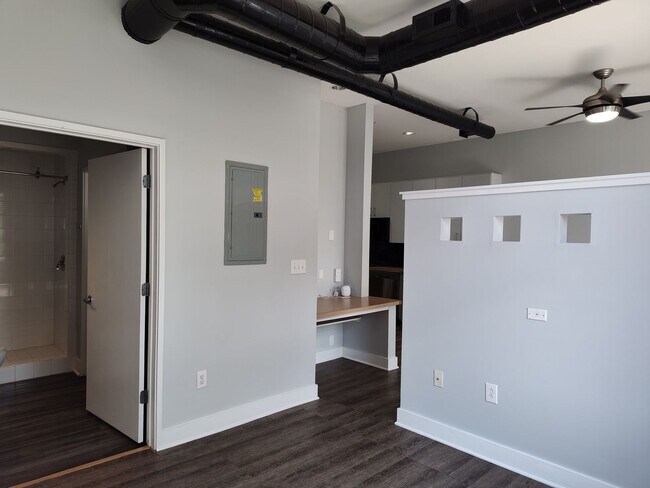 Building Photo - Modern condo located in the Silo Urban Lof...