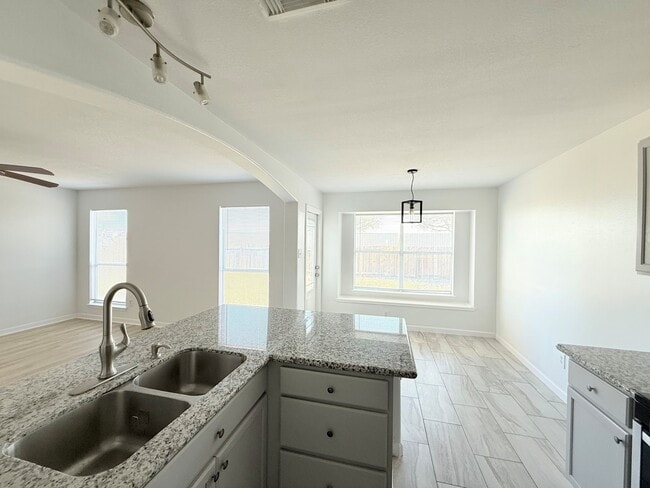 Building Photo - 6810 Strathmore Pl Ct