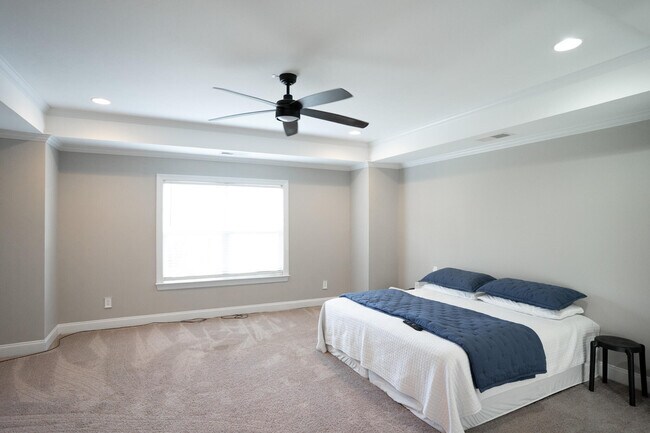 Building Photo - 657 Tree Top Trl