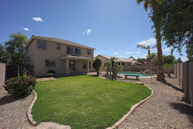 Building Photo - 5 bedroom Home1