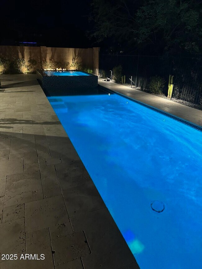 Building Photo - 2423 N Beverly Pl