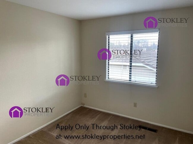 Building Photo - 1633 Lindbergh Dr