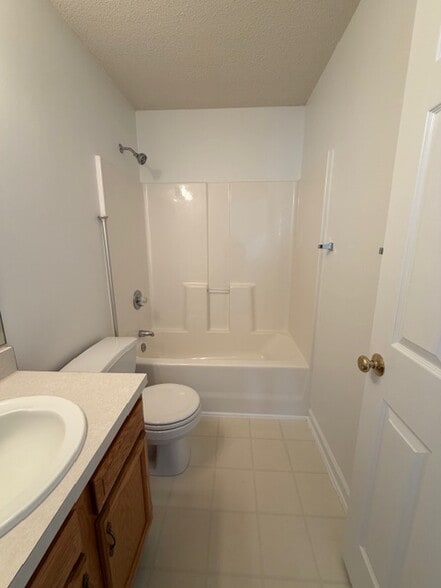 Building Photo - 4325 River Bluff Ter