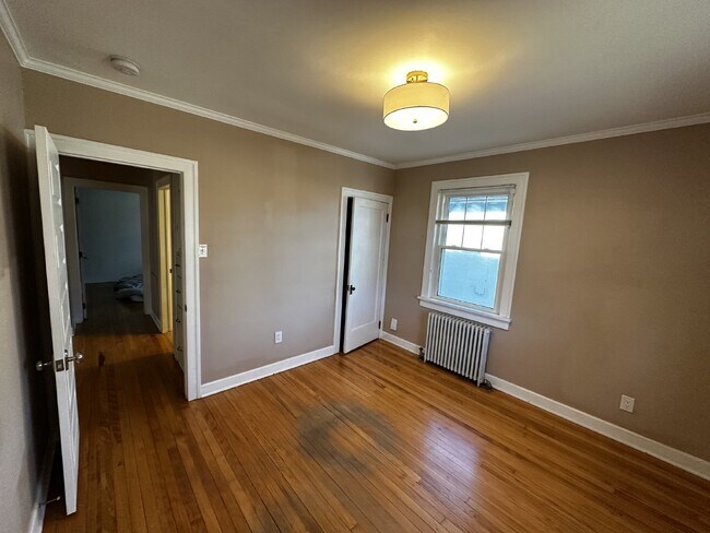 Building Photo - AVAILABLE NOW! "Charming 3-Bedroom Oasis with 2 Full Baths in the Sunset Neighborhood!"