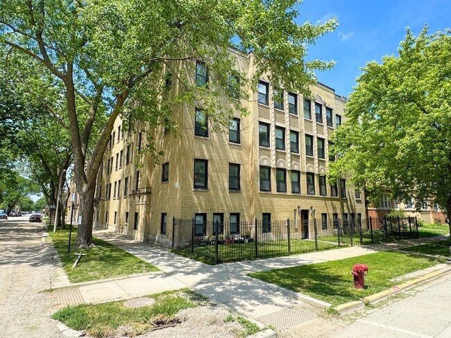 Primary Photo - 6100 N Talman Ave