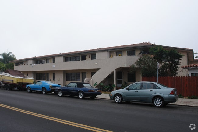 Building Photo - 5105 W Point Loma Blvd